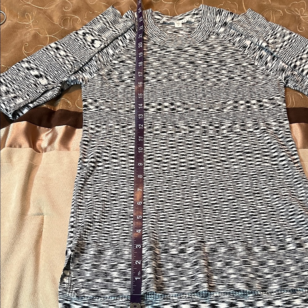 Veronica Beard White and Black Patterned Sweater - Women’s Size M - Contemporary - Picture 9 of 11